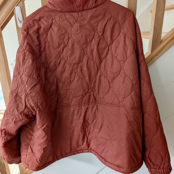 Old Navy Active Women's lightweight Quilted Puffer Jacket in canyon color - Picture 2 of 5